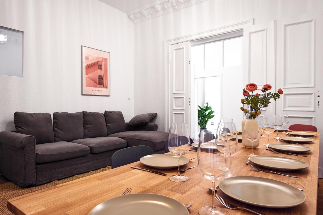 Riesiges Apartment Nahe Kudamm Sehr Schoner Altbau 123M2 Gross 12 Gaste Berlin Exterior photo